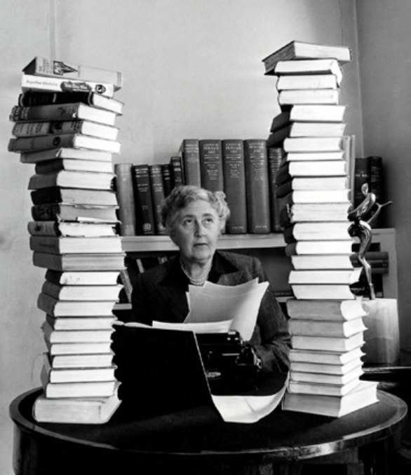 AGATHA CHRISTIE