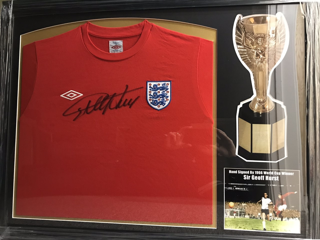 Geoff Hurst Signed & Framed England 66 World Cup Shirt 